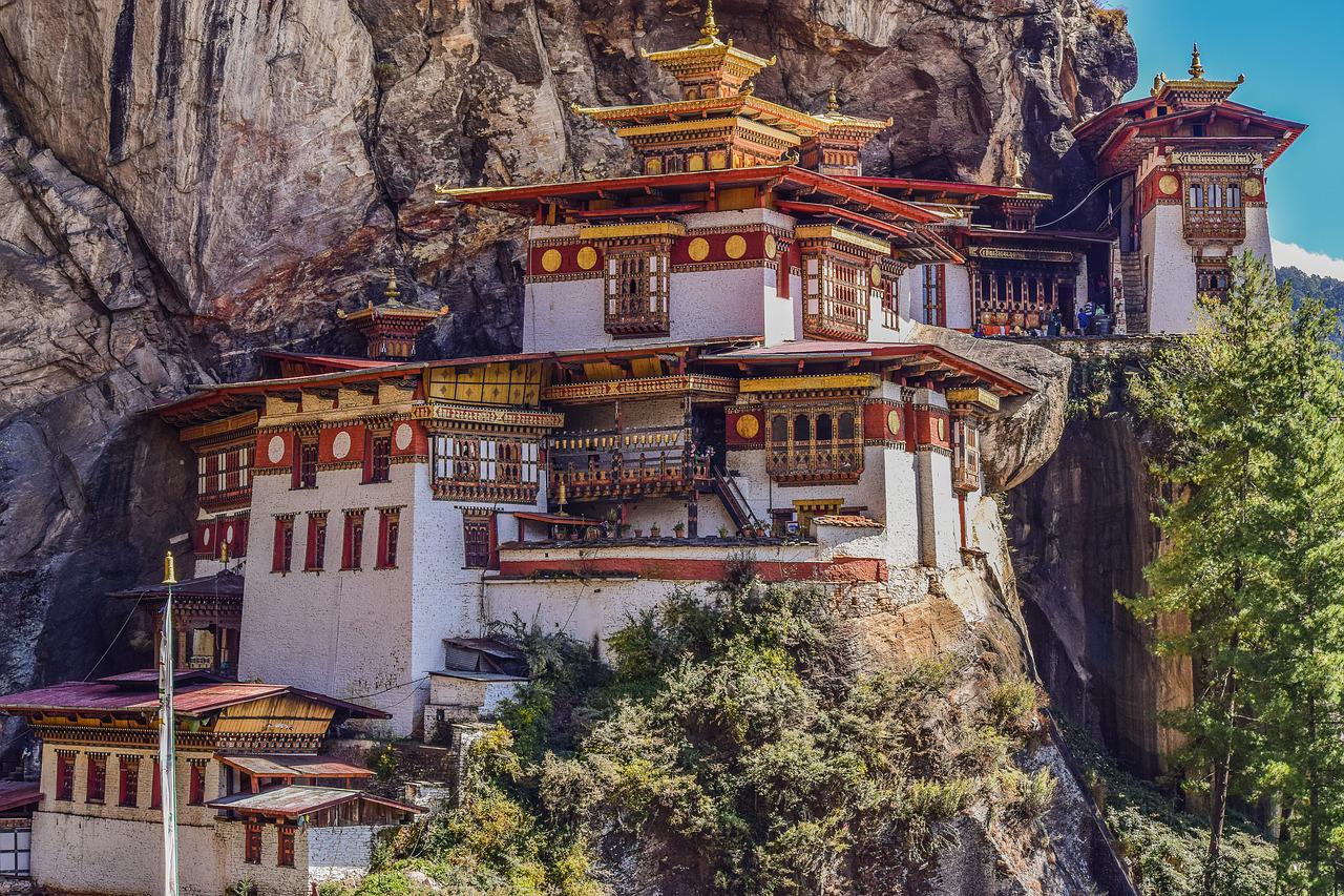 Bhutan Tour Packages 2023 - Luxury Vacations and Holidays